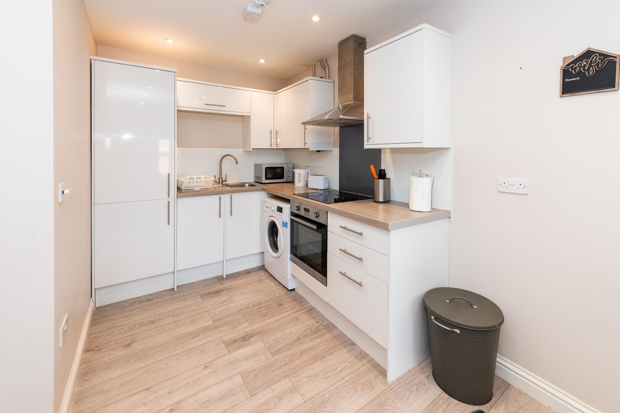 2 Beds| Fully Equipped Flat for Short-Mid Stays2