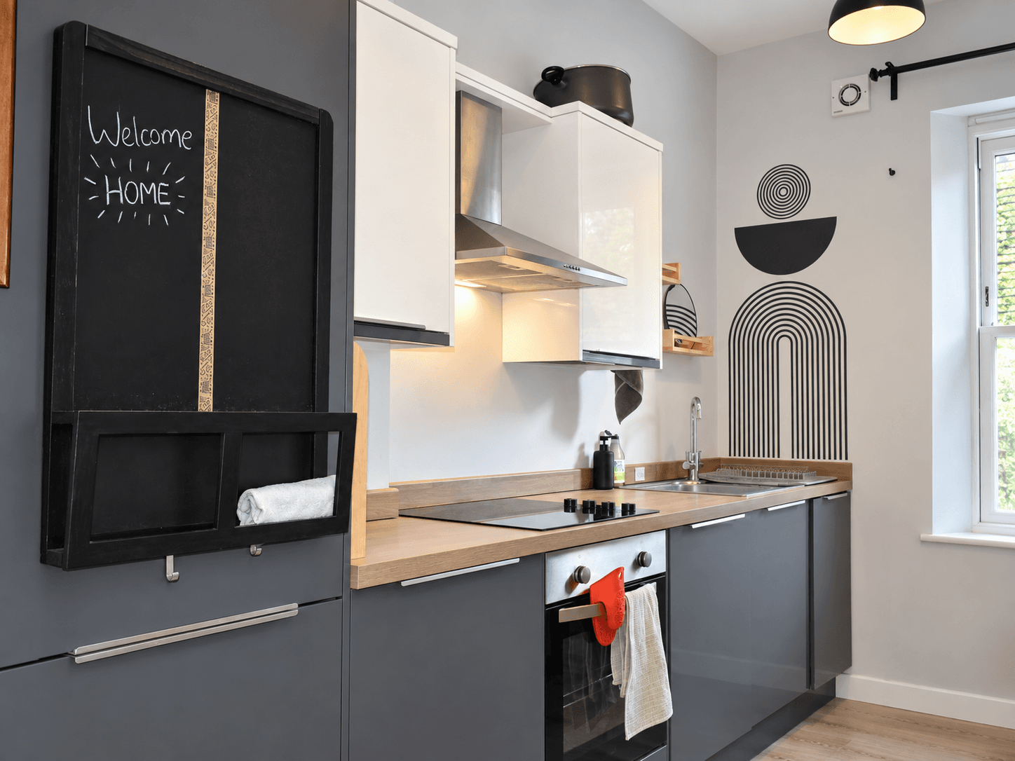 Dunstable 1BR | Parking, Workspace & Home Gym4