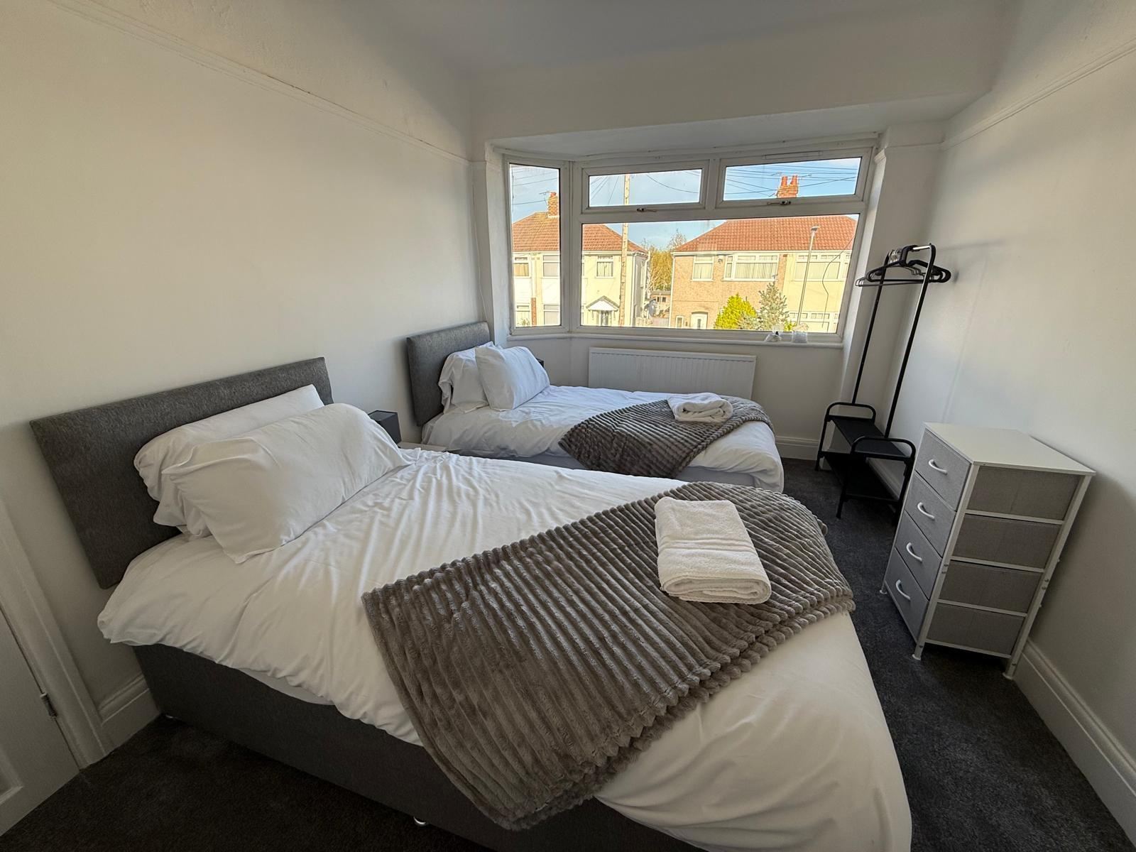 Long or Short Stays Ellesmere Port - Parking WiFi4