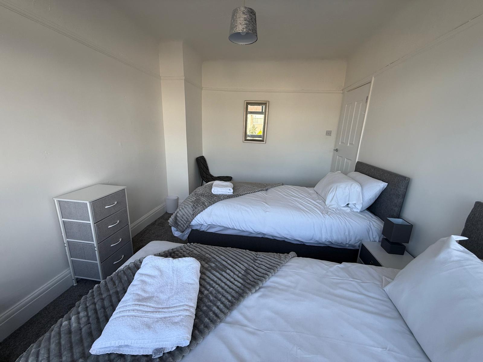 Long or Short Stays Ellesmere Port - Parking WiFi5