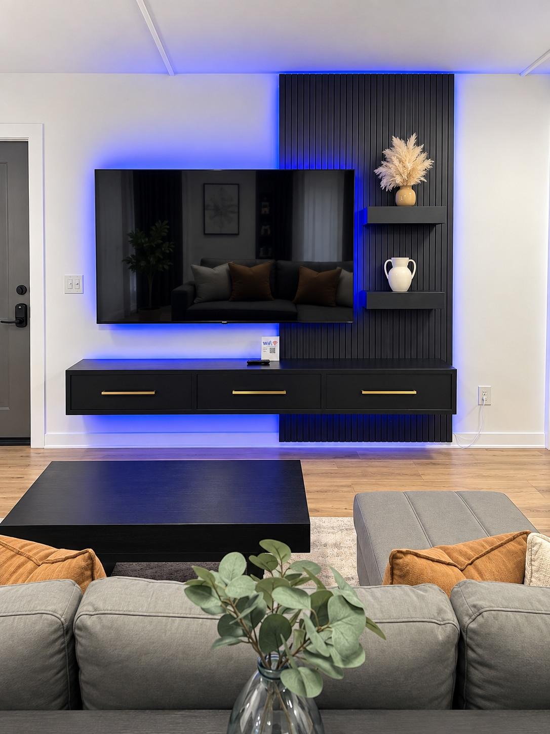 15 Min to Downtown | Mood Lighting | Free Parking2