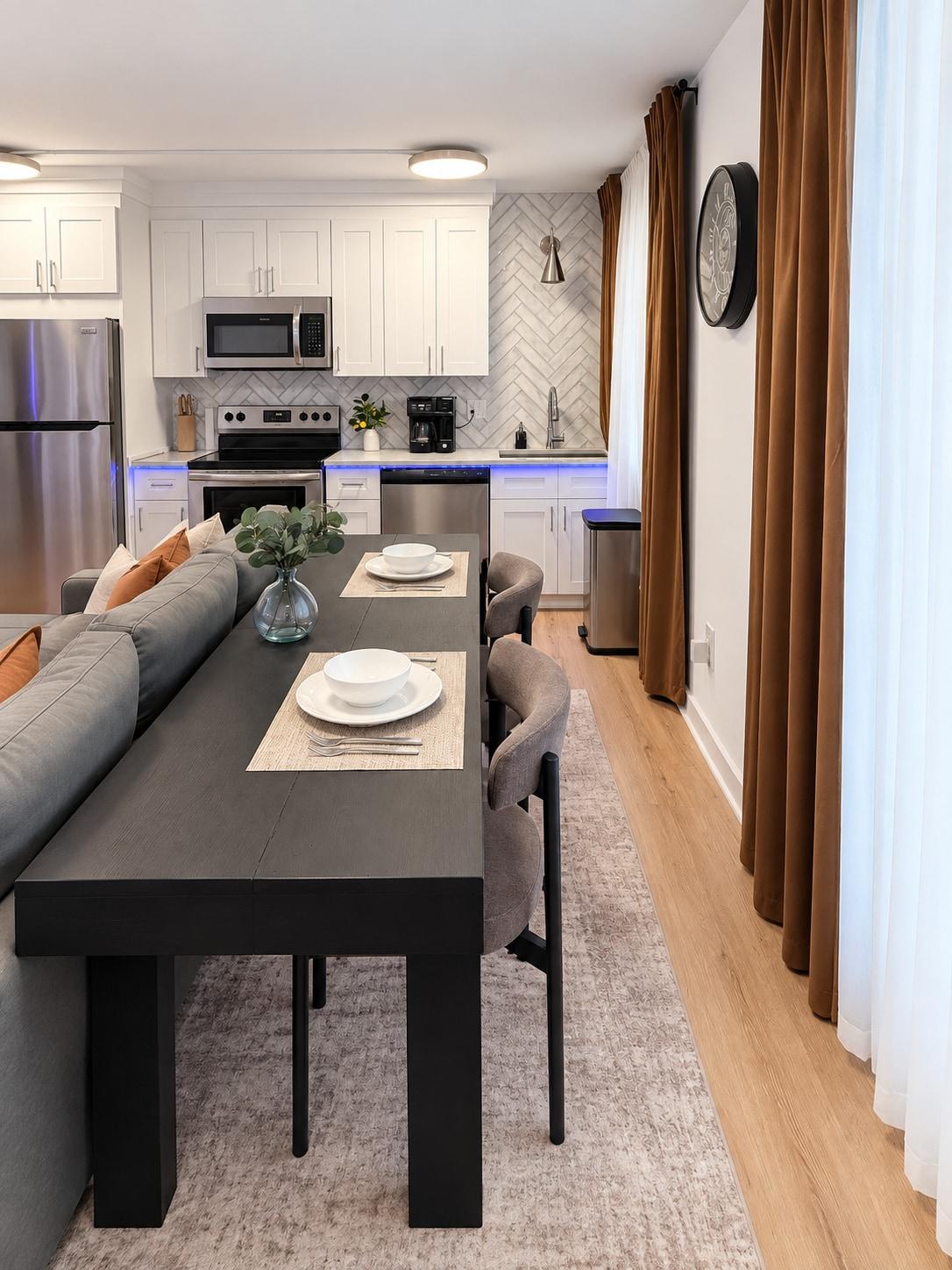 15 Min to Downtown | Mood Lighting | Free Parking4