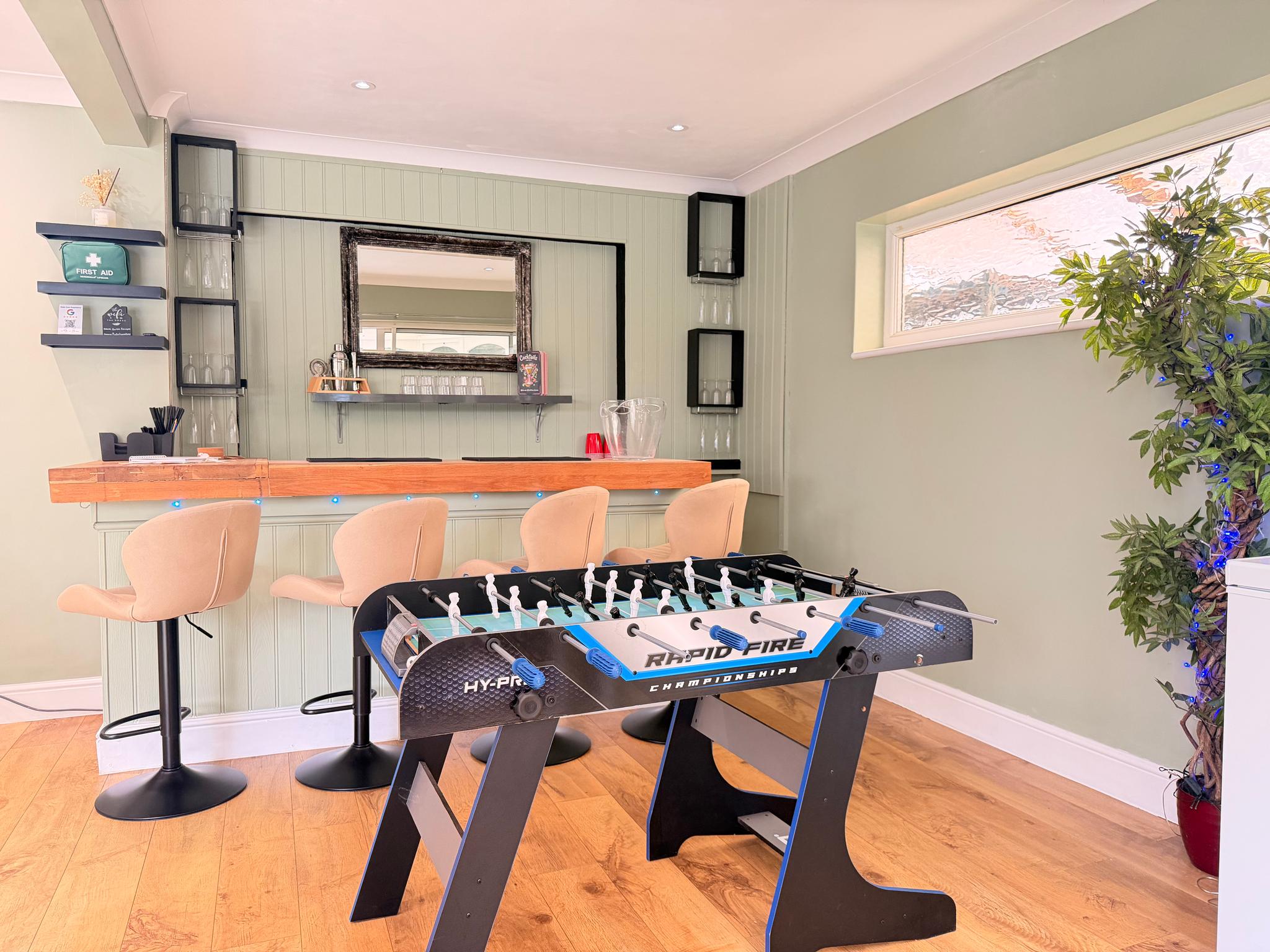Palm House | Pool, Hot Tub | South Downs6