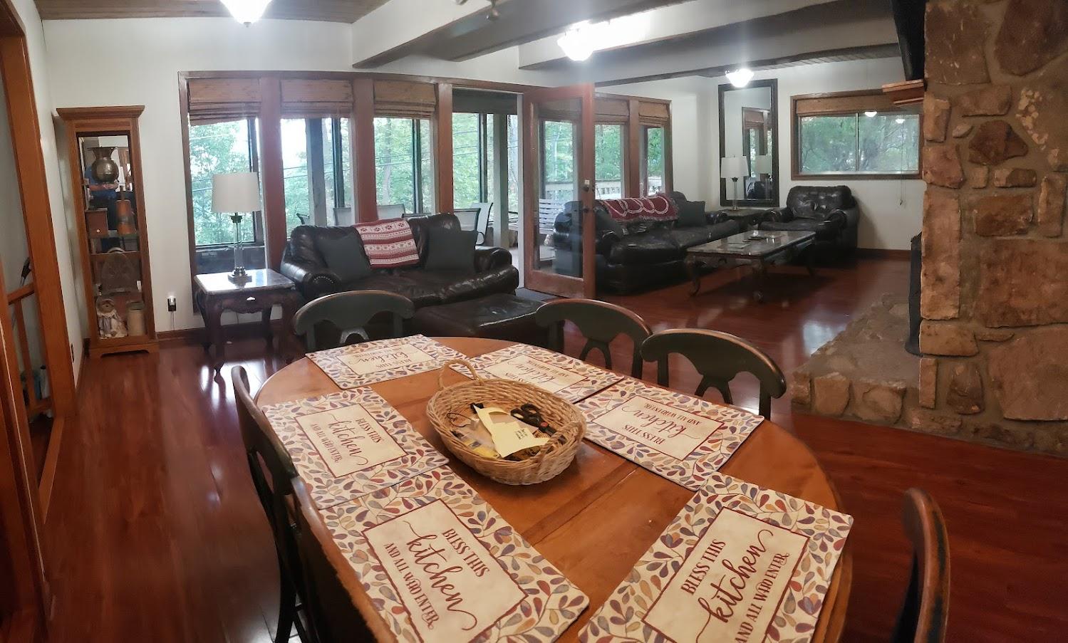 Bear Corner Chalet4