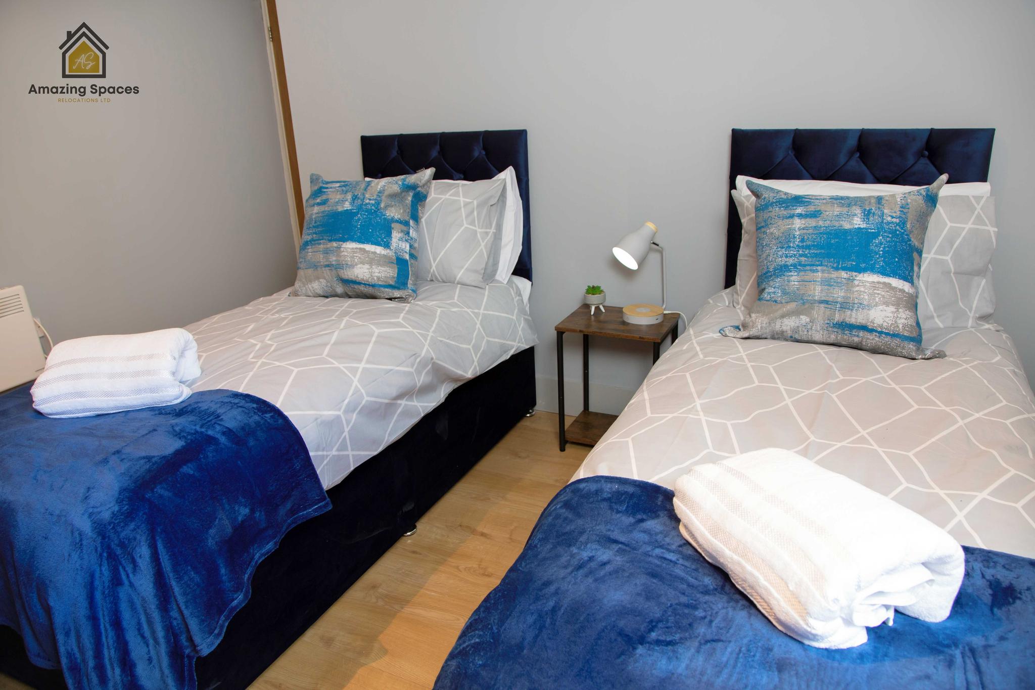 City Centre 2 Bed Flat Sleeps 3 for Work and Leisure with Private Parking & Free Wifi by Amazing Spaces Relocations Ltd5