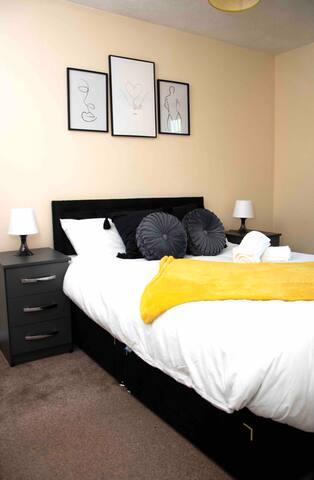 *Harmony's Home* 3-bedroom house in West Bromwich2