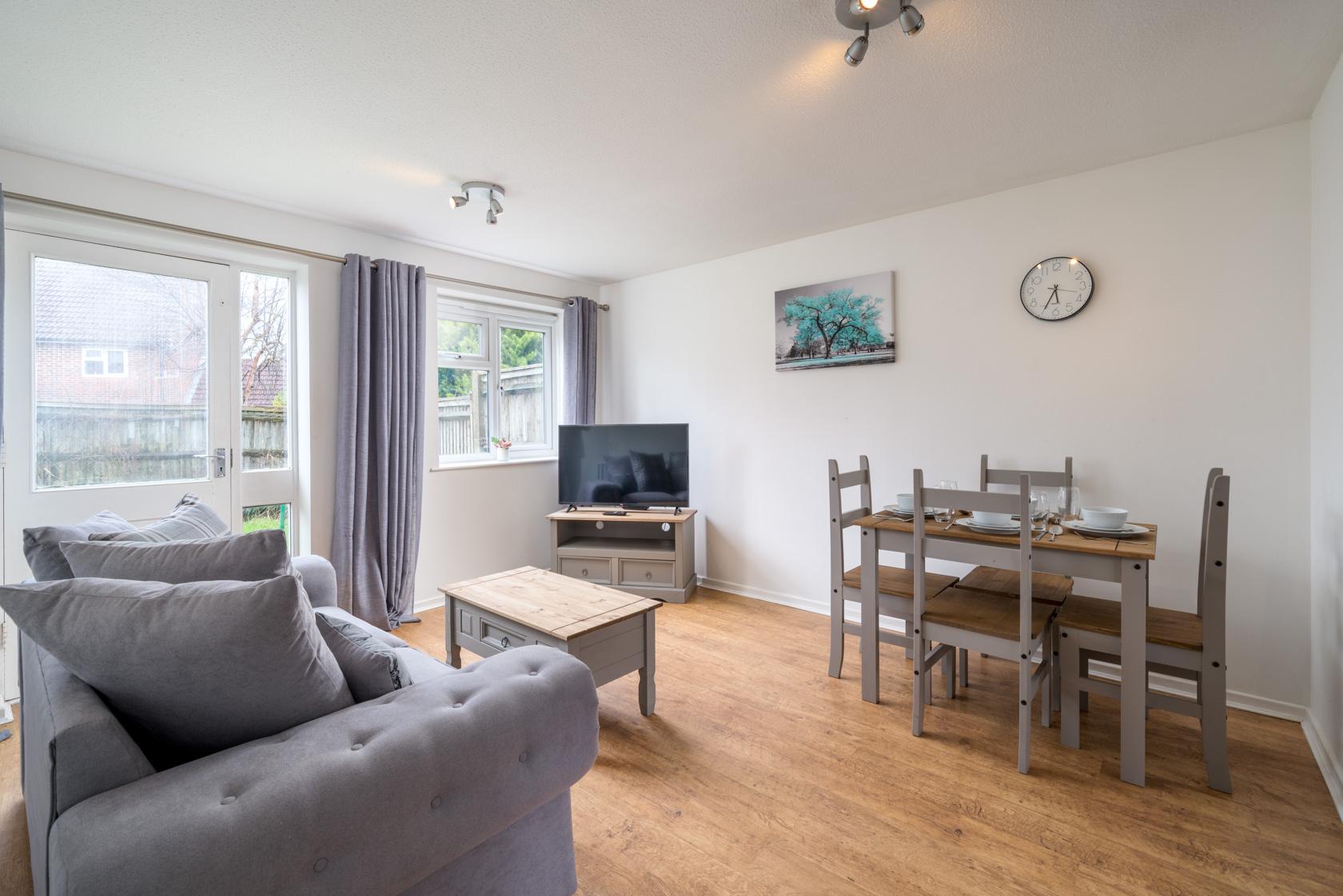 Crawley Atkinson  Pet Friendly 1-Bedroom Apartment6