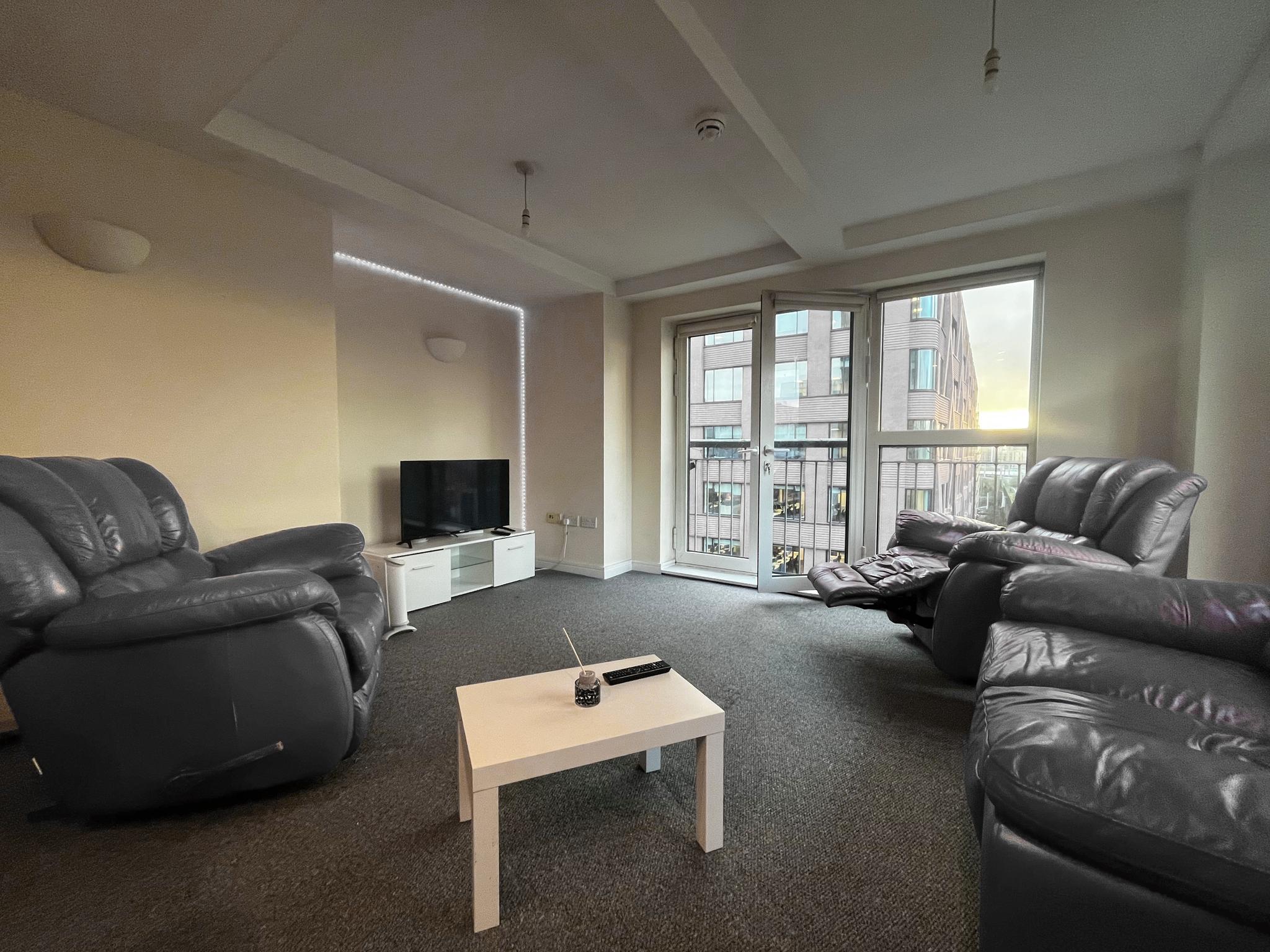 SnoozyStays - City Centre View Spacious 2 Bedroom 2 Bathroom