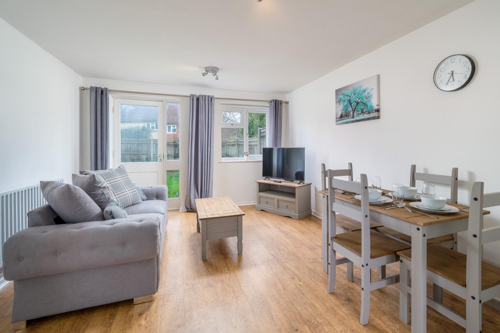 Crawley Atkinson  Pet Friendly 1-Bedroom Apartment5