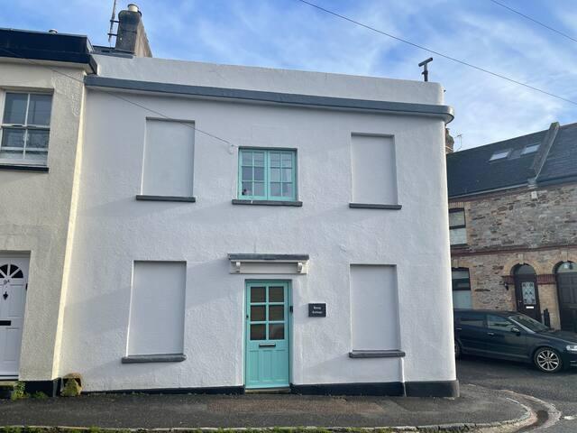 A charming cottage set in Bridgetown Totnes.