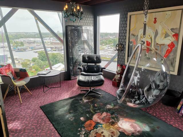 3. Mystique;  5-star suite on top of the crane2