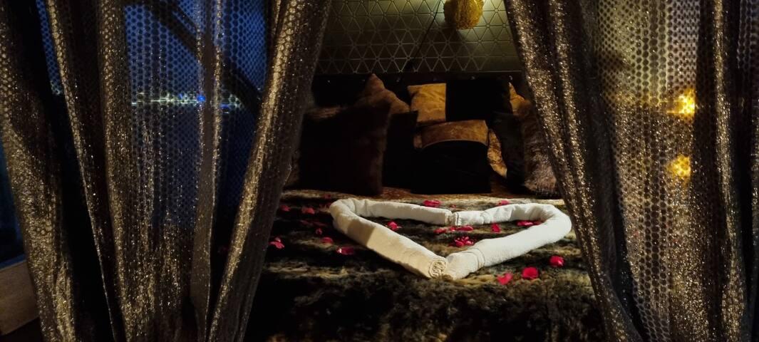 3. Mystique;  5-star suite on top of the crane5