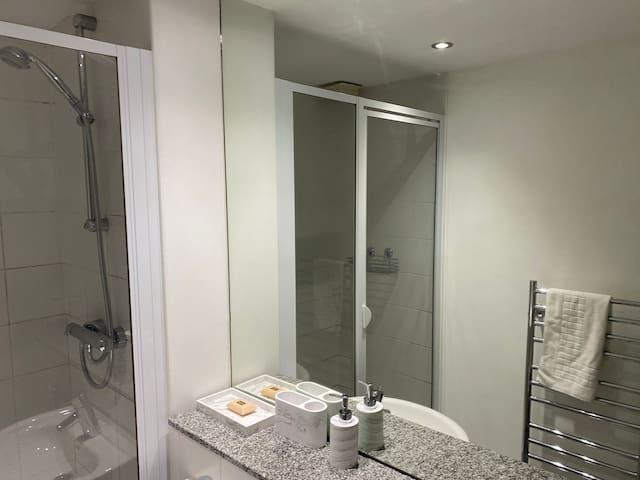 Spacious Luxury Apartment in MCR City Centre2