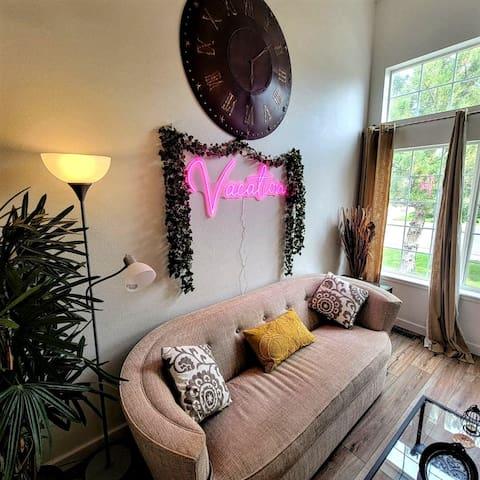 Saddlerock Getaway-Jacuzzi & game room/King Bed2