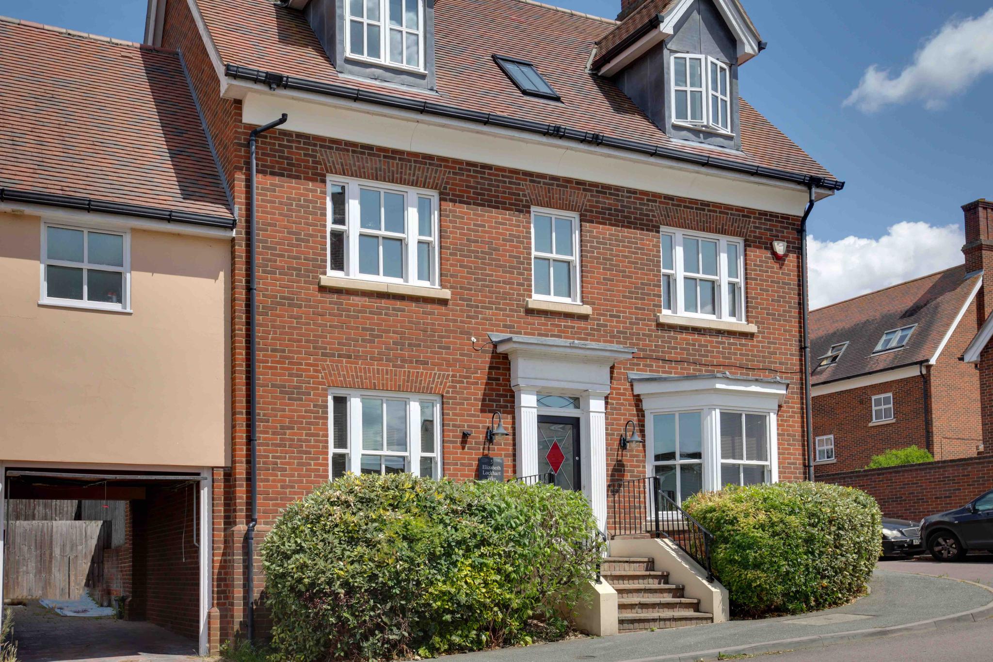 Niche Serviced Apartments - Elizabeth II 5 Bedroom Townhouse Braintree