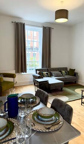 The Quirky Quarter- 2Bedrooms Apartment6