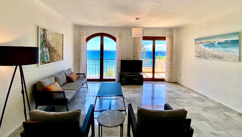 Frontline Feel the Sea Smell the Sea Hear the Sea!6