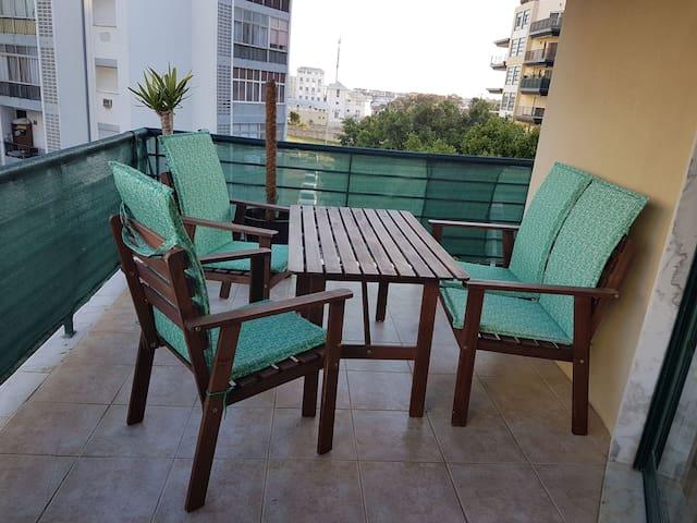 Quiet cozy Cascais balcony wifi parking 70sqm1