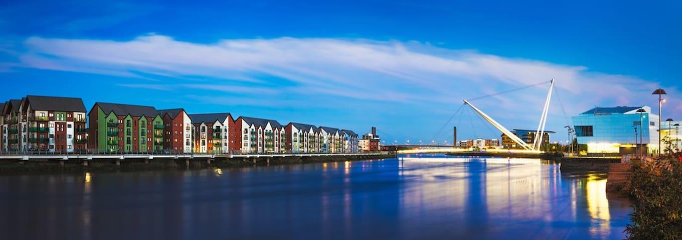 Luxury Riverfront Apartment1