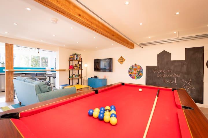 Beachcomber House - NEW Dog friendly, near beach, parking & games room