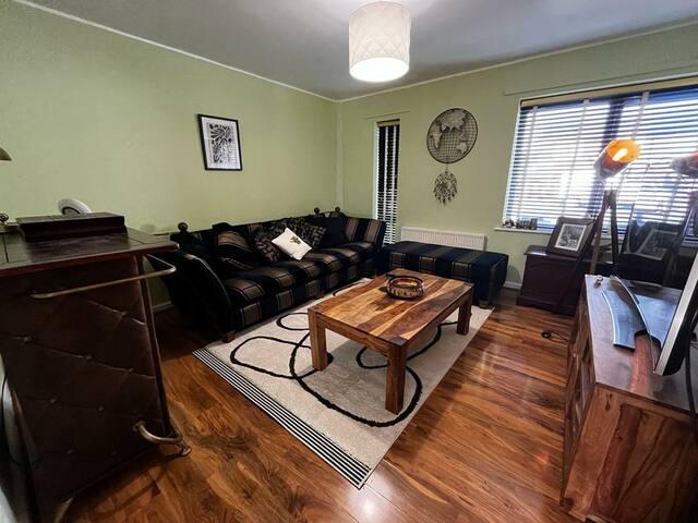 SnoozyStays - Deluxe 4 Bed City Home near Etihad by SnoozyStays