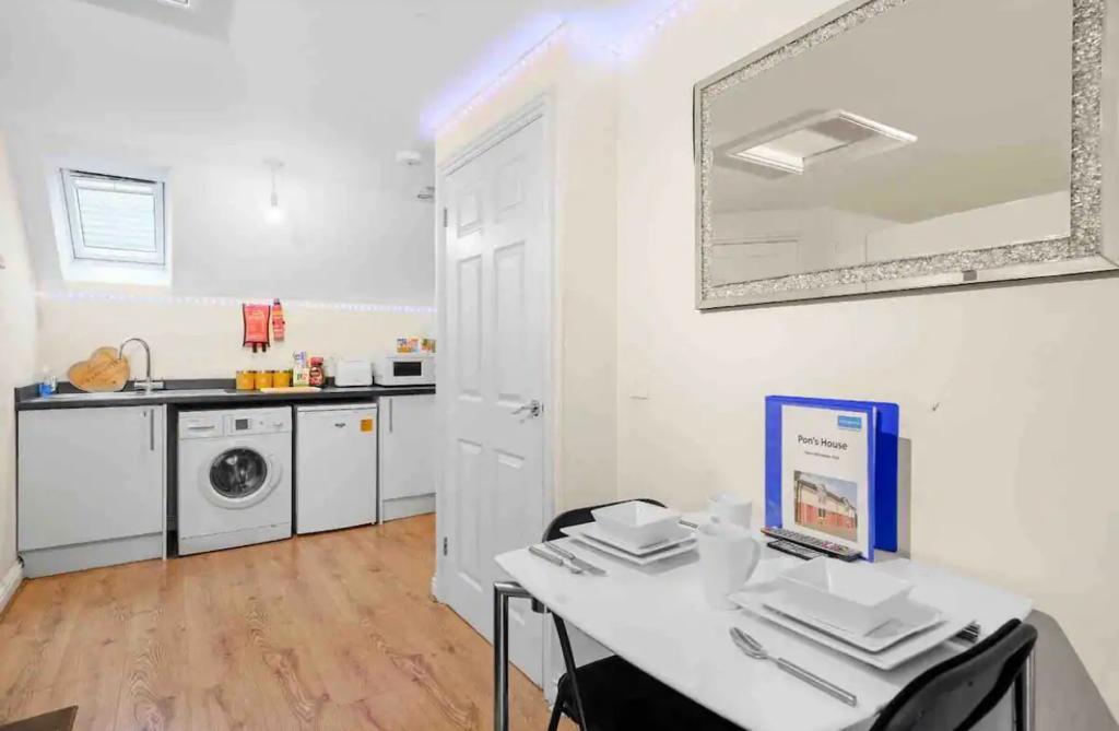 LT Properties Studio Apartment Central Luton5