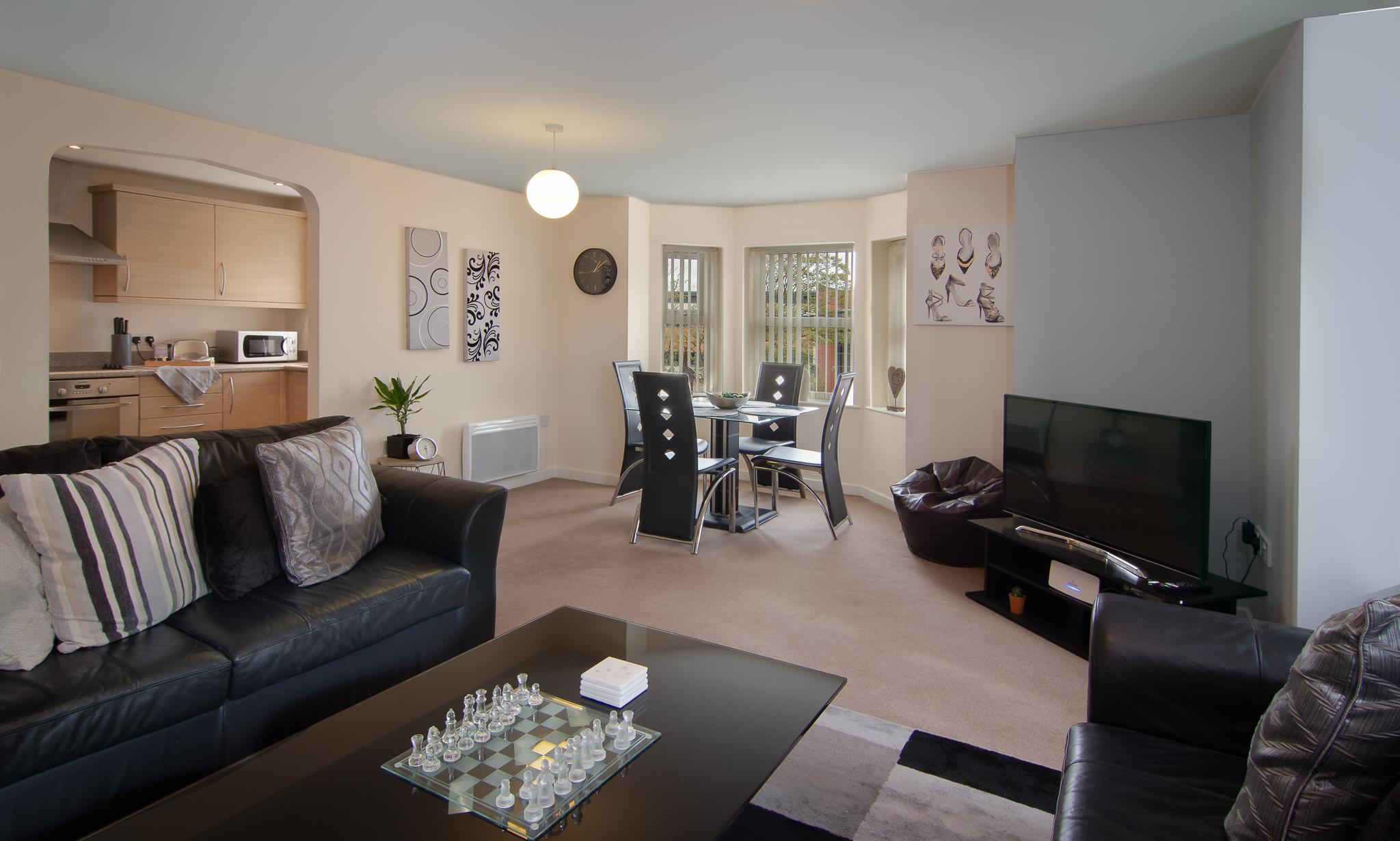 Bespoke Blackpool Apartment-Free Parking | Kingdom Lodgings