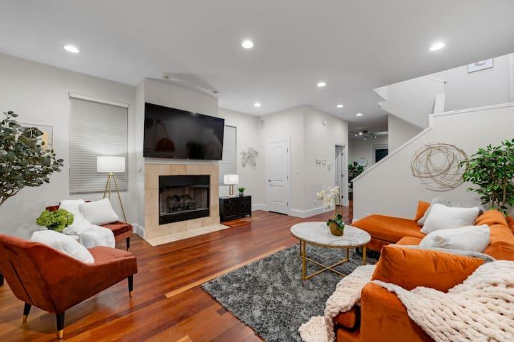 Luxurious 8 Bed Retreat State of the Art Theater1