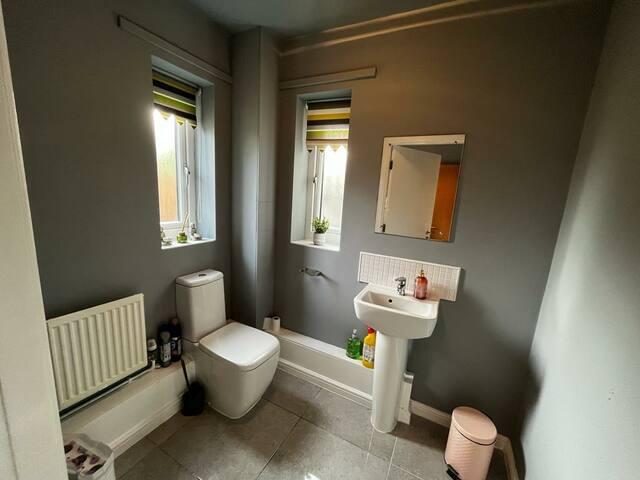 Deluxe 4 Bed City Home near Etihad by SnoozyStays3