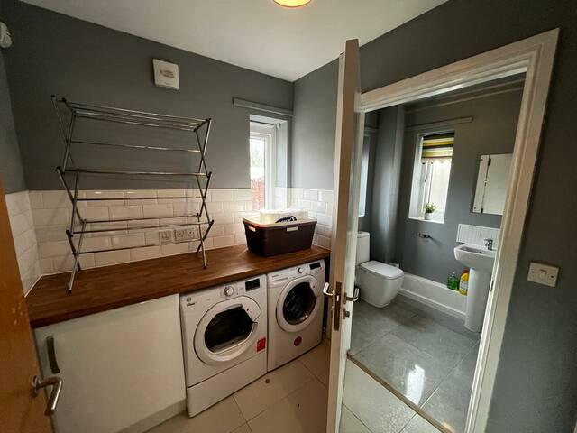 Deluxe 4 Bed City Home near Etihad by SnoozyStays5