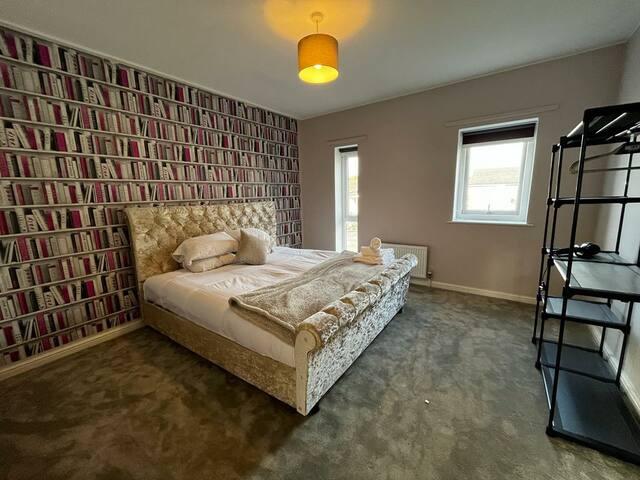 Deluxe 4 Bed City Home near Etihad by SnoozyStays6
