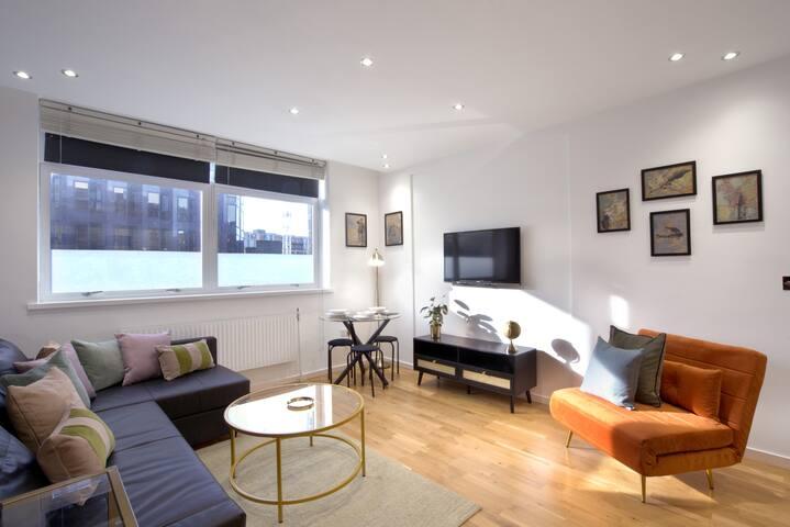 1-bed Flat, Steps to Buckingham Palace - Sleeps 55