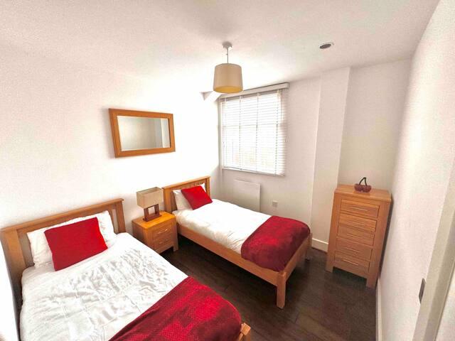 FREE Parking/ 2 Bed Apt/ Book Now6