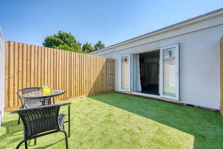 Coventry Studio Rooms · Bathroom · Kitchenette3
