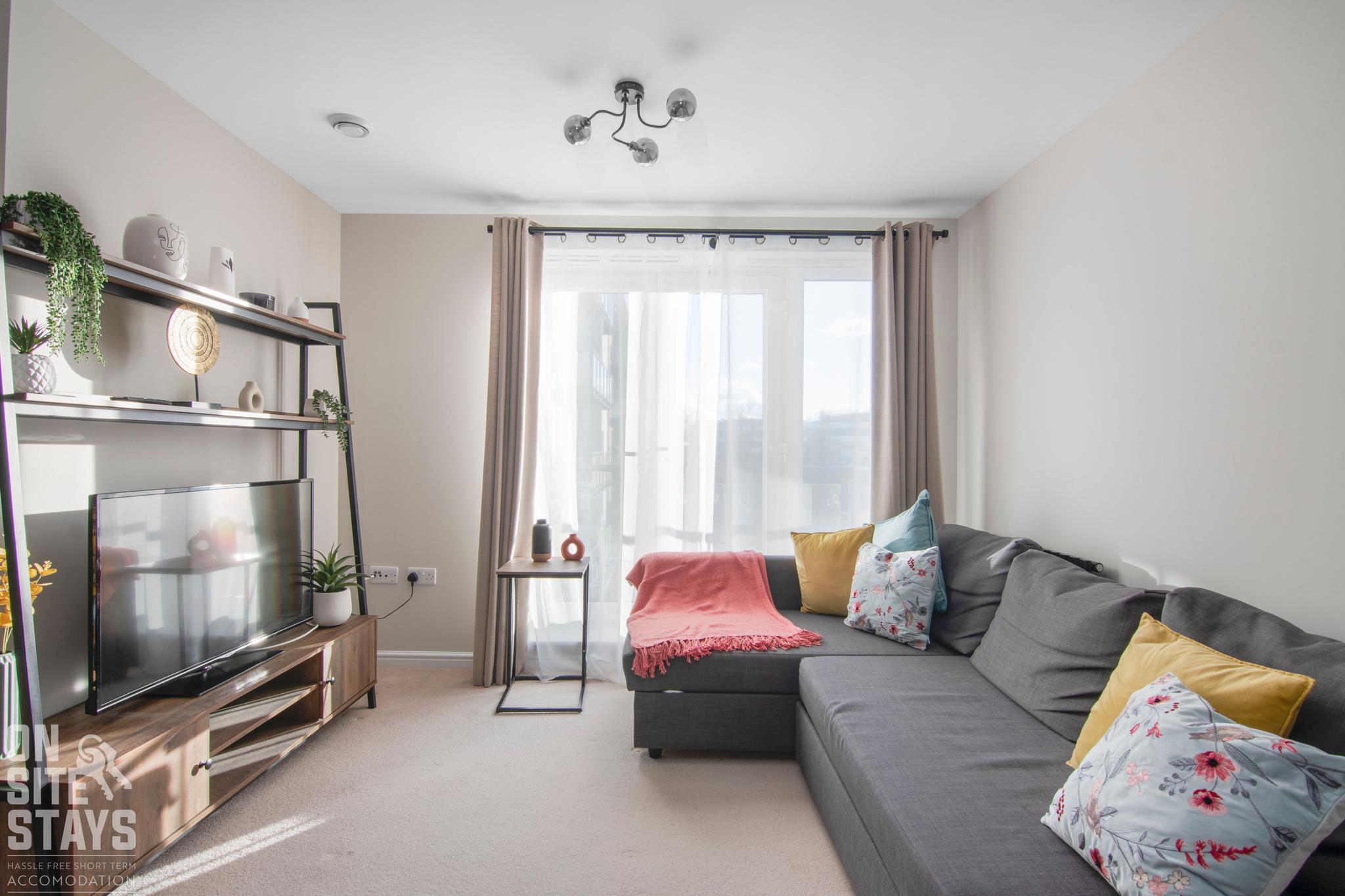Stunning & Spacious 2-BR Apartment in Hatfield4