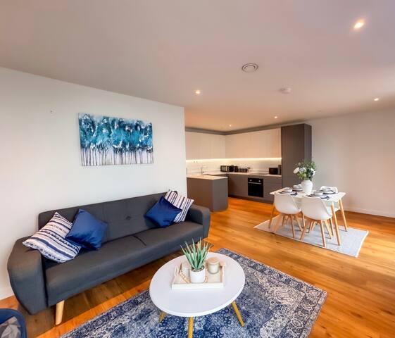 Lux 2 bed CityCentre Netflix PS43