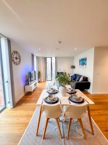 Lux 2 bed CityCentre Netflix PS45