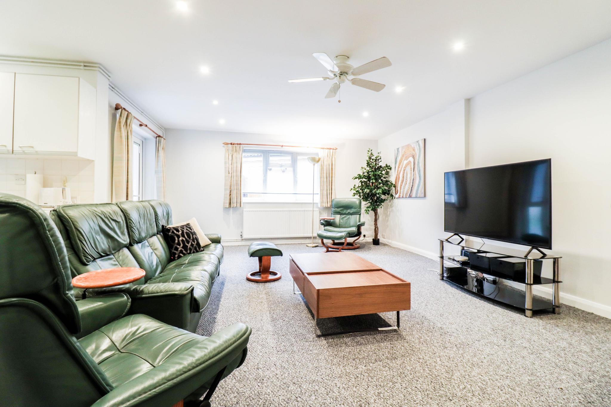 Newly Refurbished Contractor House - Free parking!2