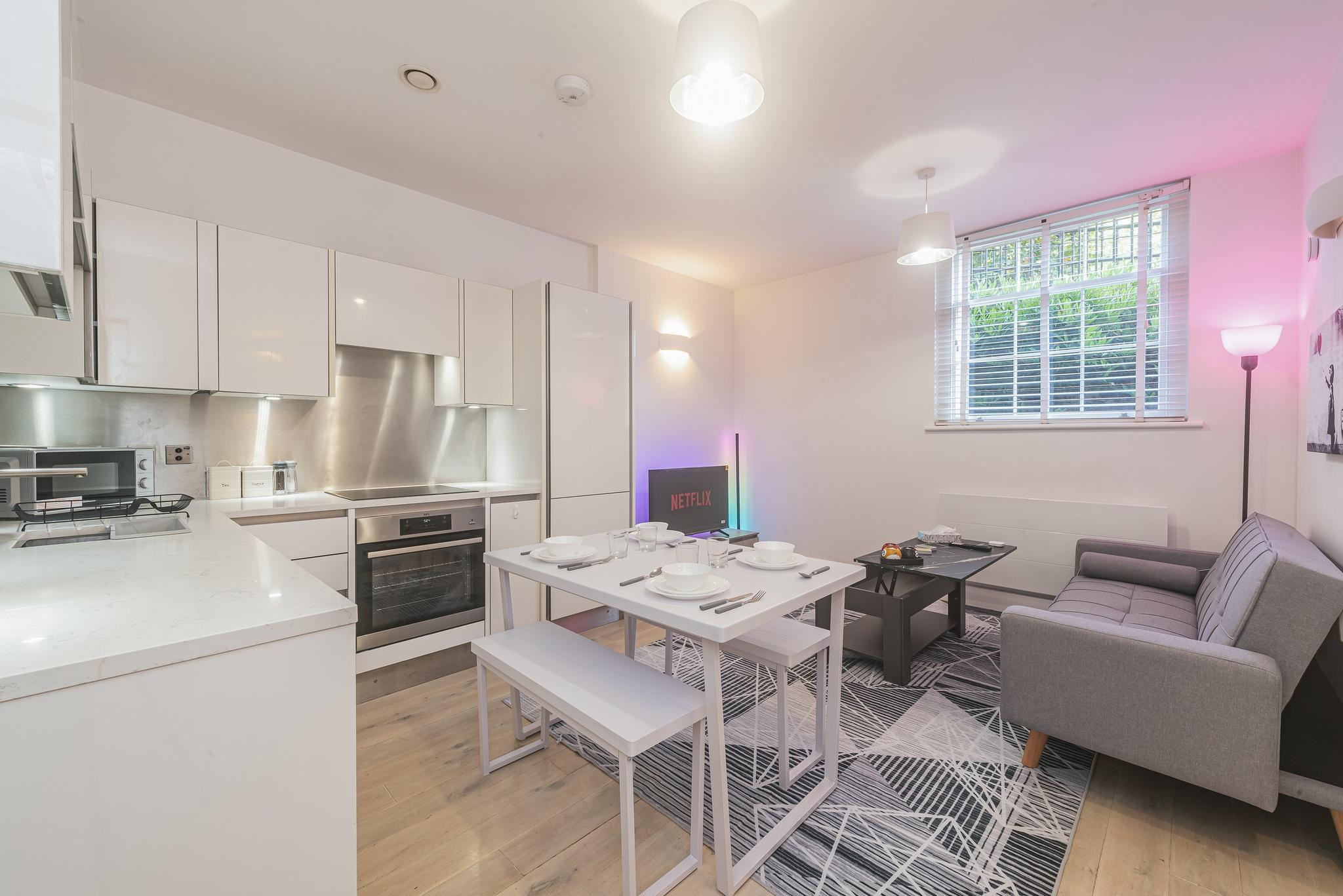 Stylish 2 Bedroom Apartment In Reading