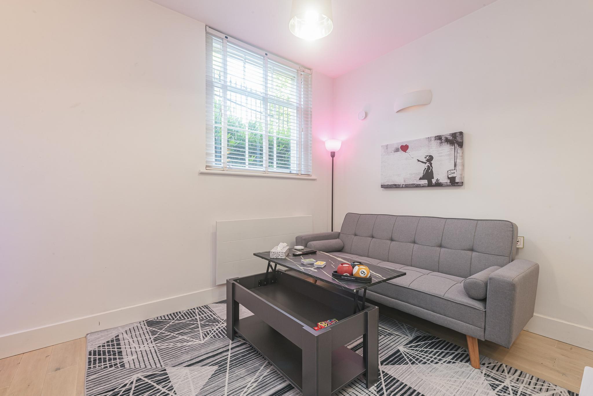 Stylish 2 Bedroom Apartment In Reading6