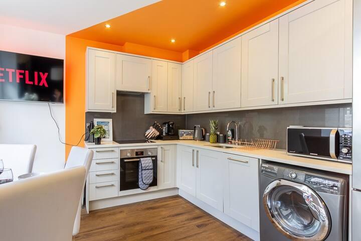 Bright cheery 4 bd apartment by Brighton Station5