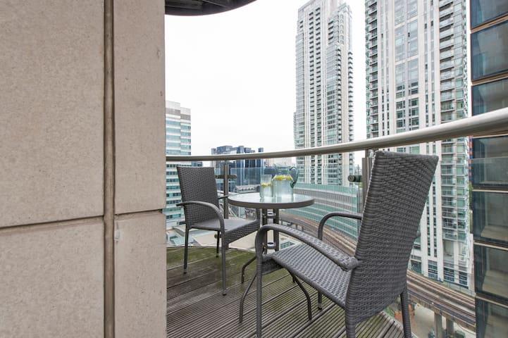 24hr concierge, gym/pool, parking, Shopping Centre3