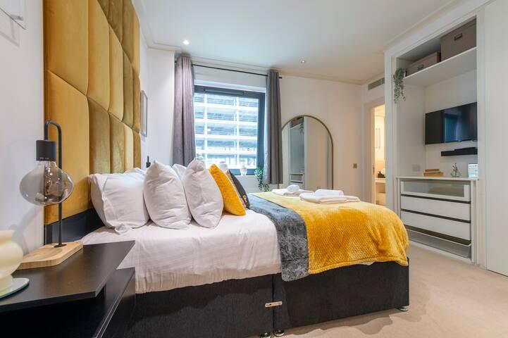 24hr concierge, gym/pool, parking, Shopping Centre6
