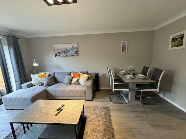 2 bedroom House with Parking & Garden2