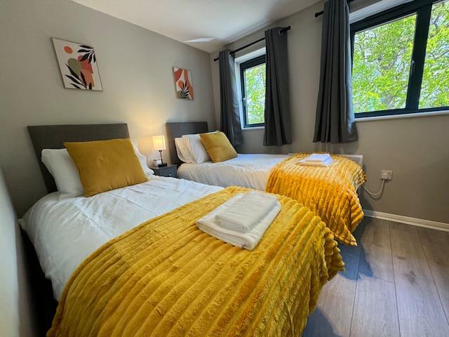 2 bedroom House with Parking & Garden4