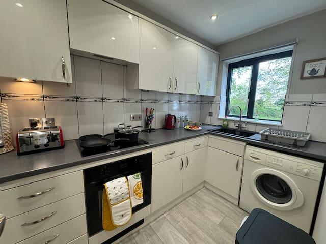 2 bedroom House with Parking & Garden5