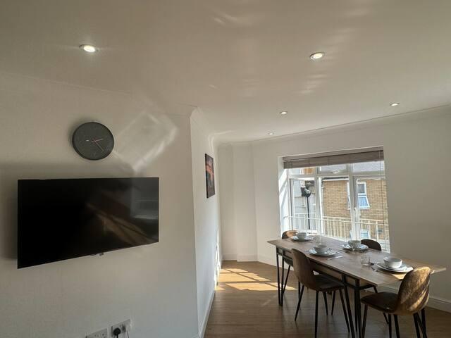 2 bedroom, Parking, Hounslow St2