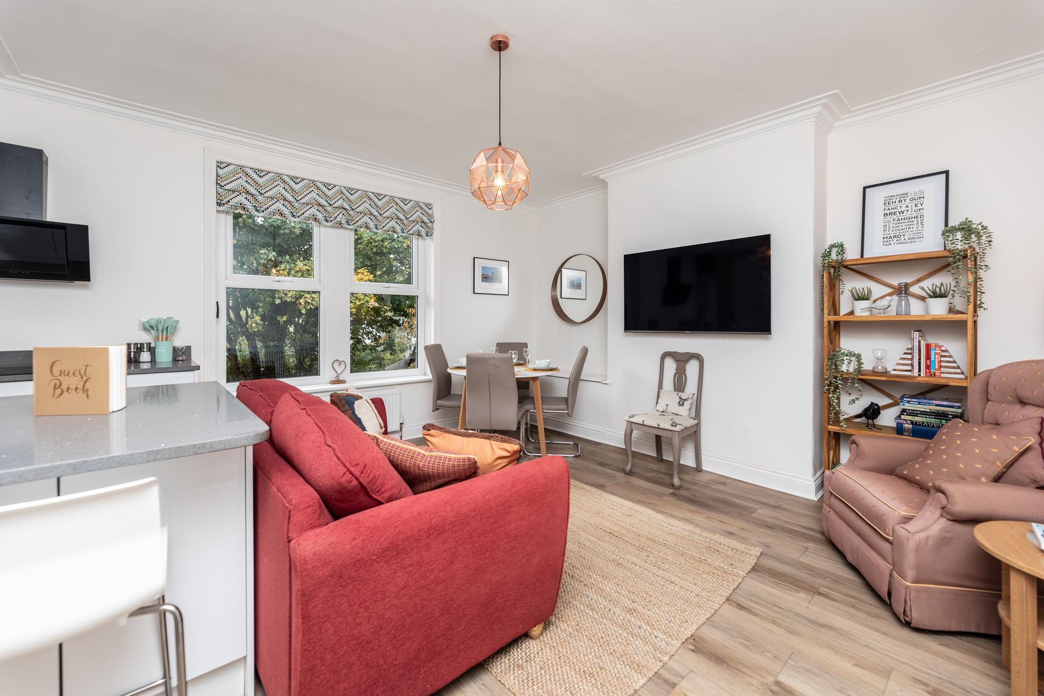 Bright & Airy Flat in Oakwood1