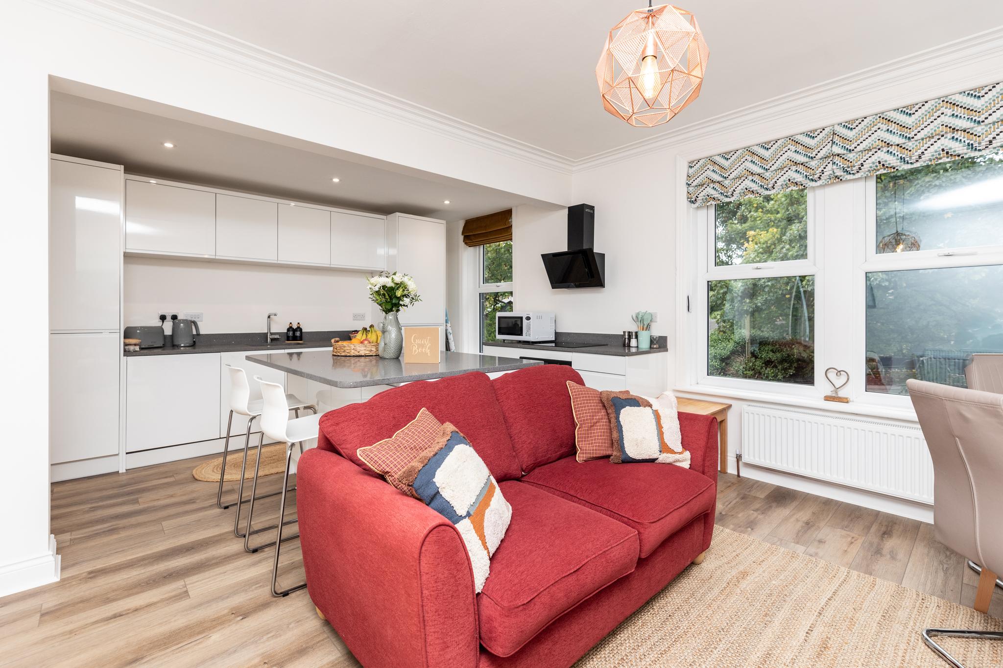 Bright & Airy Flat in Oakwood6