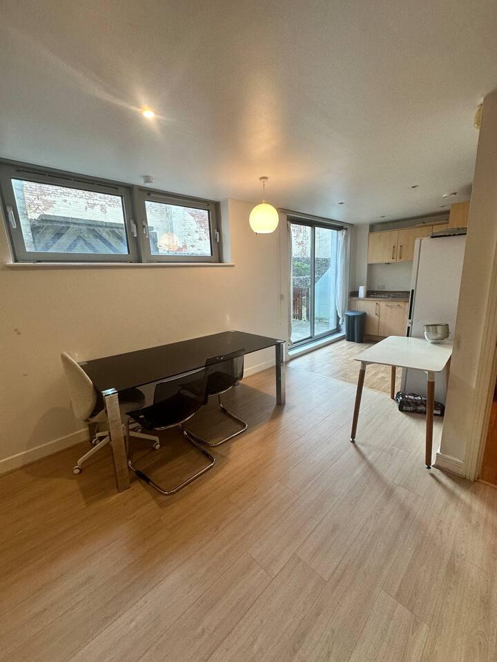 Elegant Two Bedroom Apartment With Parking6